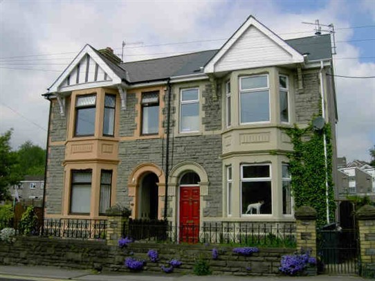 Photo:39 Chapel Street, Pontnewydd. The residence of Gomer Davies before he arrived in Morden (2010)