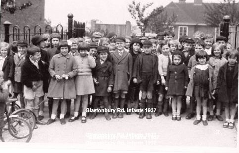 Photo:Glastonbury School (No 6) outside the gates in Hexham Road c1937