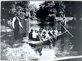 Photo:Boating on the summer outing 1935