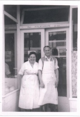 Photo:Arthur and Lil Lathrope in the doorway of their eel and pie shop at the Circle