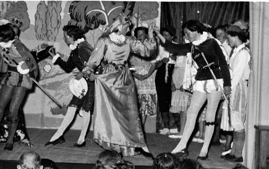 Photo:Bessie Throckmorton played by Sylvia Ramsey and Vera Crofton as Sir Walter Raleigh doing the minuet in the musical "Merry England" By Sir Edward Elgar. 26th July 1956