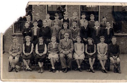 Photo:A school group around 1948